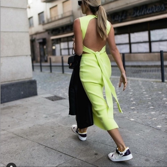 Zara Ribbed Knit Crop Top - Picture 2 of 5